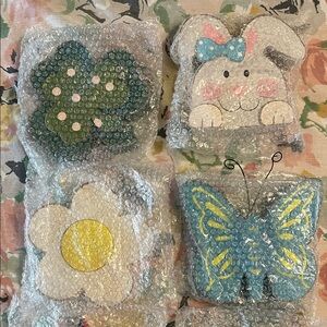 Set of 9 Bubble-Wrapped Seasonal Decorative Pieces - Wooden